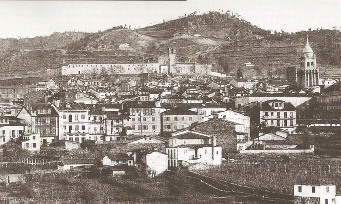 O cuartel dominando a cidade de Ourense. 1910
